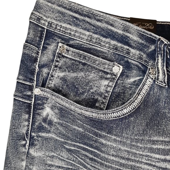 Stretch skinny jeans w/embellished pockets - Picture 4 of 12